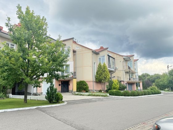 Фільварок дворівнева квартира Луцк