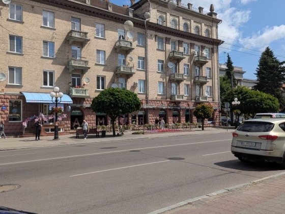 Продається ЕКСКЛЮЗИВНА 3кімнатна СТАЛІНКА в самому центрі міста Луцк