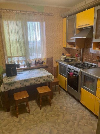р Продається 1-кімнатна квартира, вікна у двір, поряд школа і садок - фото 1