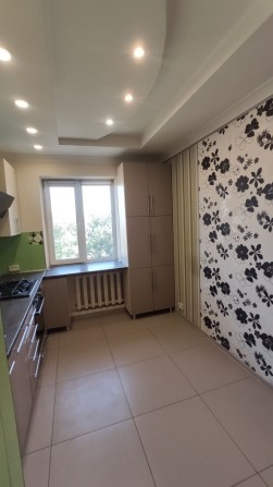 Продам трёхкомнатную квартиру улица Позитивная - фото 1