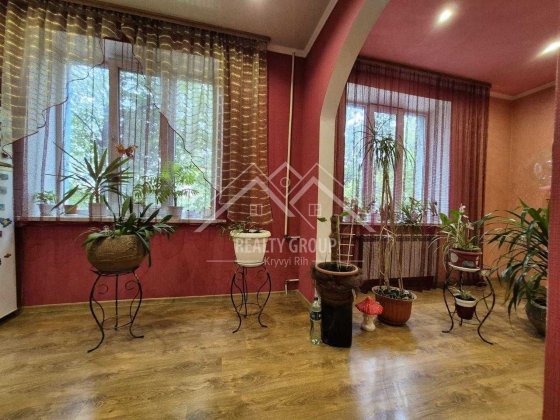 Продаж чудової 3к збільшеної "сталінки" Кривой Рог