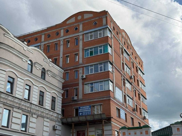 Продам 1 комнатную в новом доме, в центре города на Воскресенской - фото 1