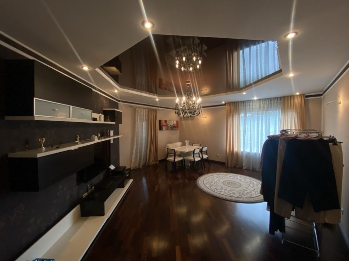 Продам 3к квартиру 132кв.м ЦЕНТР - фото 1