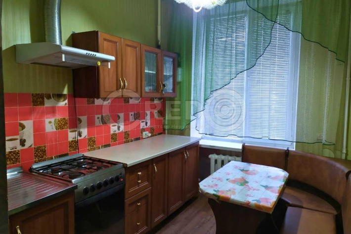 Продаж квартири, "Ставки" вул. Ракітіна 2-кімнатна "сталінка" - фото 1
