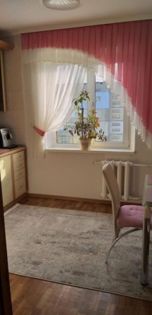 Простора 3-х кімнатна квартира з ремонтом біля 1-ї міської лікарні - фото 1