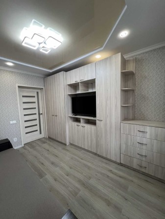 Велика однокімнатна квартира з ремонтом, меблями та технікою - фото 1