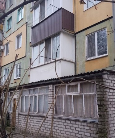 Продам 2-кімнатну на середньому поверсі на Світанку. - фото 1