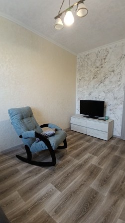 Продам 2 кімнатну на Зарічному окремі кімнати - фото 1