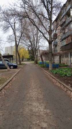 Продаю 3 комнатную квартиру Чешку на 1 этаже м-н Даманский - фото 1