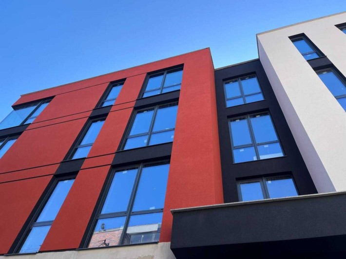 Продаж квартири в престижному будинку в центрі - фото 1