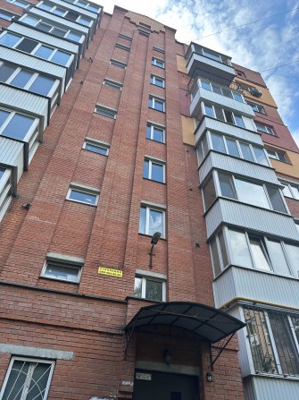 Центр возле корпусного парка   1 комнатная квартира с ремонтом. - фото 1