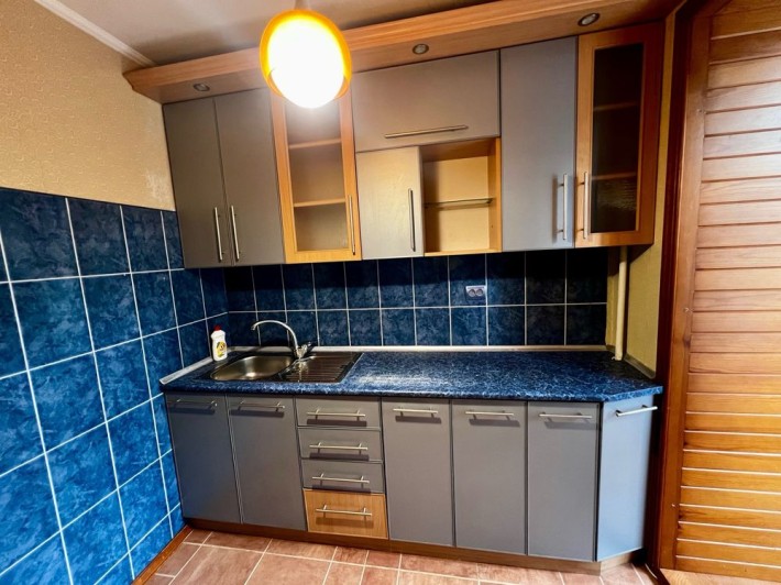 Терміново продам 1-но кімнатну квартиру, частково мебльована - фото 1