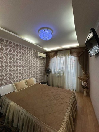 Трикімнатна з ремонтом меблями і технікою! - фото 1