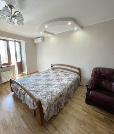 3-кімн. в НОВОБУДОВІ, 86 м.кв, 4/10, ремонт, меблі і - фото 1