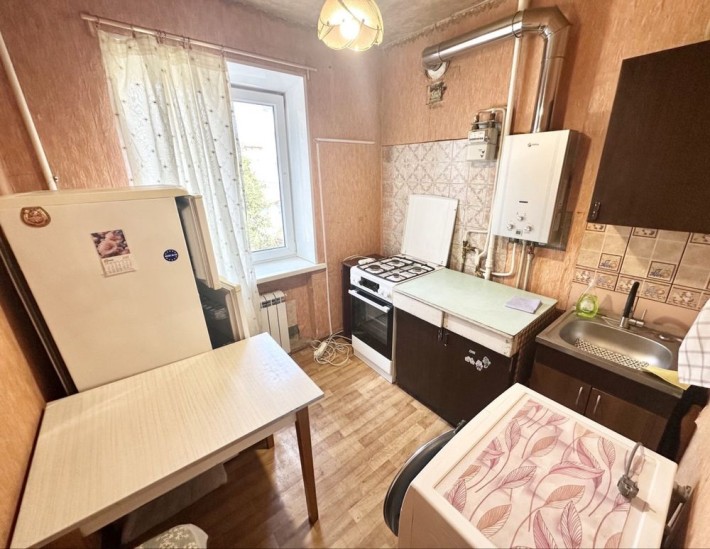 Продаж двокімнатної квартири в центрі на другому поверсі! - фото 1