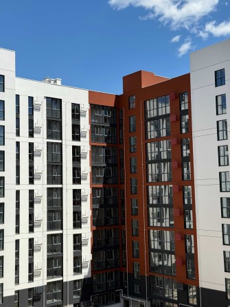 Продам укомплектовану 2 спальневу квартиру в новобудові. - фото 1