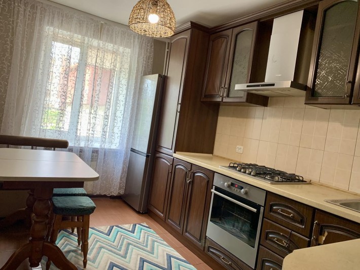 Продам 3 кімнатну квартиру, в затишному районі міста! - фото 1