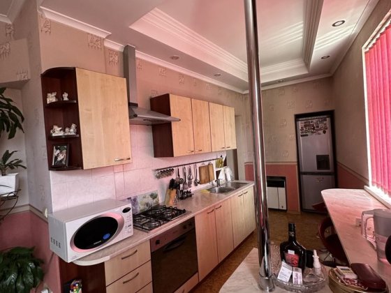 Продаж 3 кімнатна квартира в центрі Черновцы