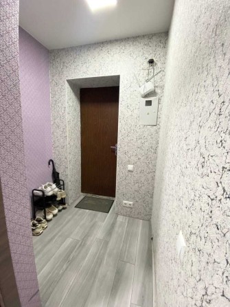 Продаж 1-кімнатної квартири з ремонтом в ЦЕГЛЯНОМУ будинку - фото 1