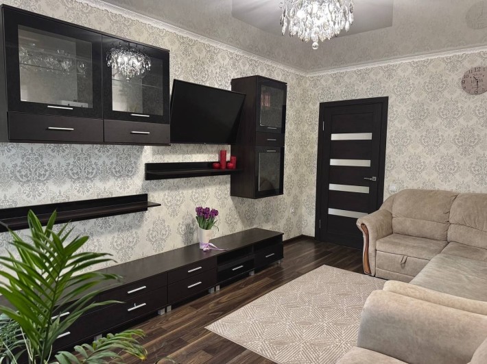 Продаж 2-кімнатної квартири в новобудові з ремонтом - фото 1