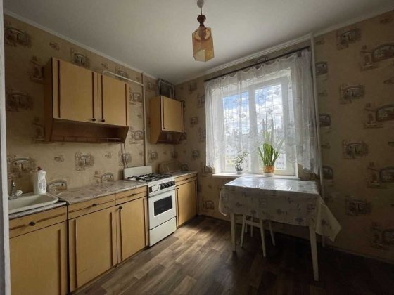 р 1-кімнатна квартира з централізованим опаленням Ровно