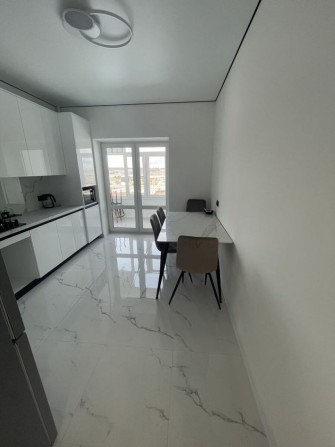 Продаж 2к квартири, 70 м.кв., р-н Кемпінг - фото 1