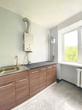 Продам 2-кім квартиру з свіжим косметичним ремонтом ЗА ХОРОШОЮ ЦІНОЮ - фото 1