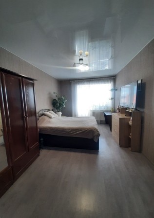 Продам 2 ком с АО, 4й эт,Мебель, Техника, парковка, рядом Центр - фото 1