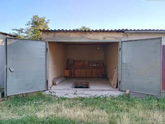 Капітальний гараж з червоної цегли Каменец-Подольский