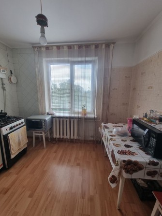 Продам 2к квартиру з роздільними кімнатами - фото 1