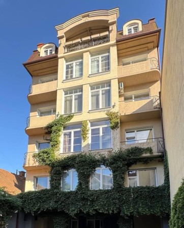 Продається  світла та функціональна квартира в центрі міста - фото 1
