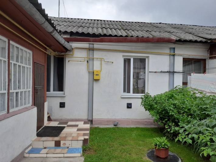Продам 2-х комнатную квартиру в жековском доме в центре - фото 1
