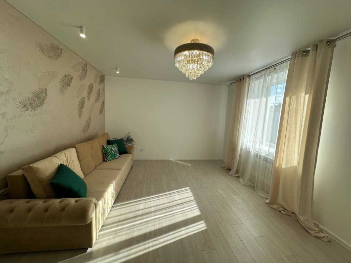 Продаж 3к квартири 97.5 кв. м на вул. Олександрівська 1 - фото 1