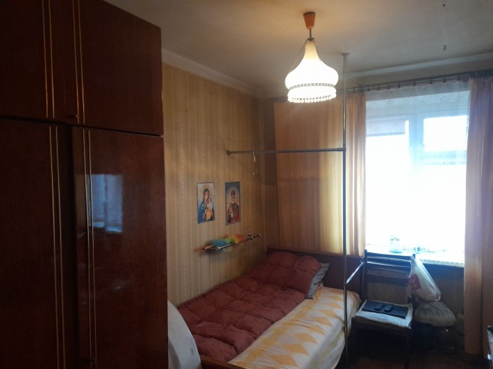 3-ка  -Дніпроплаза/Казка 2/5 Ц 50м2, (з меблями) Під ремонт - фото 1