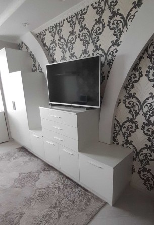 Продам 1-кімнатну квартиру, з ремонтом, меблі і техніка залишаються. - фото 1