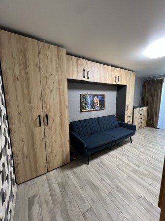 Продається простора 3-кімнатна квартира з меблями та технікою! - фото 1