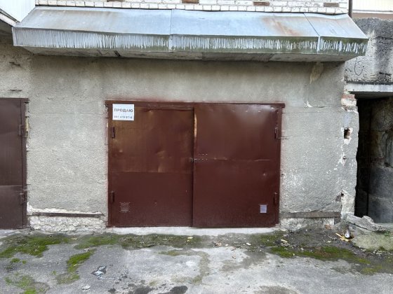 Гараж в житловому будинку по вул. У. Самчука 32 ( старий парк) Тернопіль