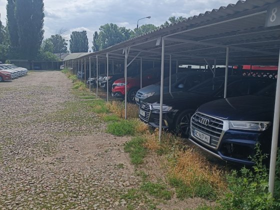Продам паркомісце на автостоянці б-р Вацлава Гавела Київ