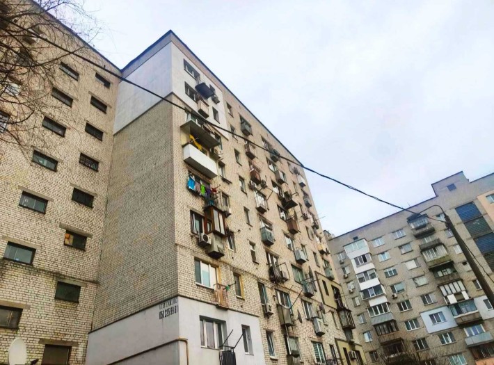 Продаж 1-ї квартири,під ремонт,масив Корчувате,м.Видубичі - фото 1