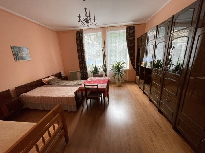 Здається кімната в центрі - фото 1