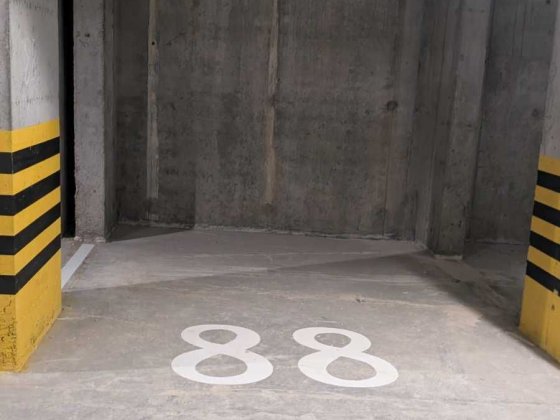 Паркінг, машиномісце, паркомісце. Навроцького 31 Львів