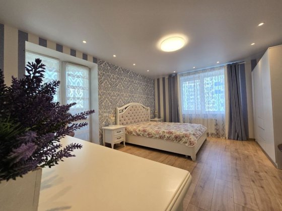 Продаж неймовірної трикімнатної квартири , новобудова Жужоми 1, меблі Черкассы