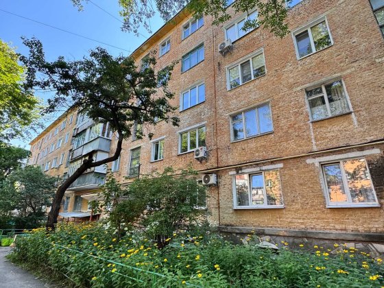 Центр 2-кімн квартира 3/5 поверх цегла Чернигов