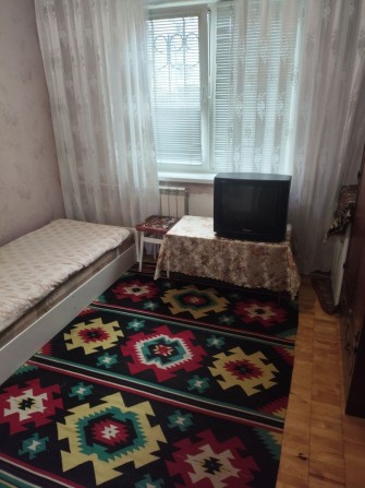 Сдам комнату оболонь в 3 комнатной квартире на долгосрок . - фото 1