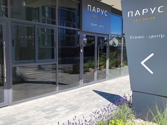 Parus City Паркінг. Два поруч, нижній рівень. Парус сіті Львів