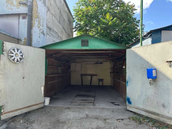 Продаю металеві гаражи з ямами в а/к Якорь Николаев