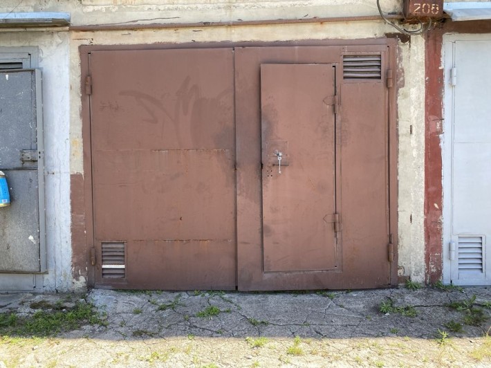 Продам гараж Чугуївська 56 в коперативі в чудовому стані. - фото 1