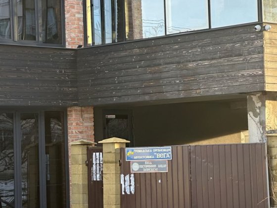 Продам место на охраняемой крытой стоянке Одесса