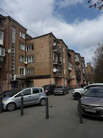 Сталинка 5/5, 70кв.м, 3-ком, Жуковского 26, жилая, 2-сторон, не углов. - фото 1