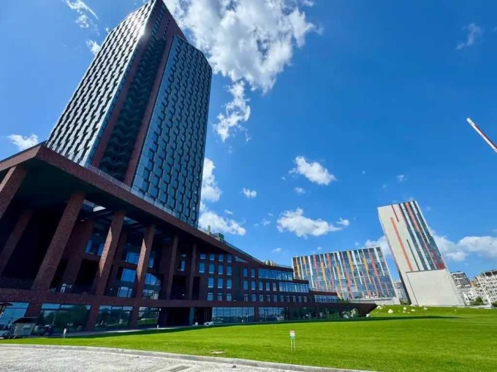 Продам 1к квартиру в ЖК Маяк, ул. Сичеславская набережная - фото 1